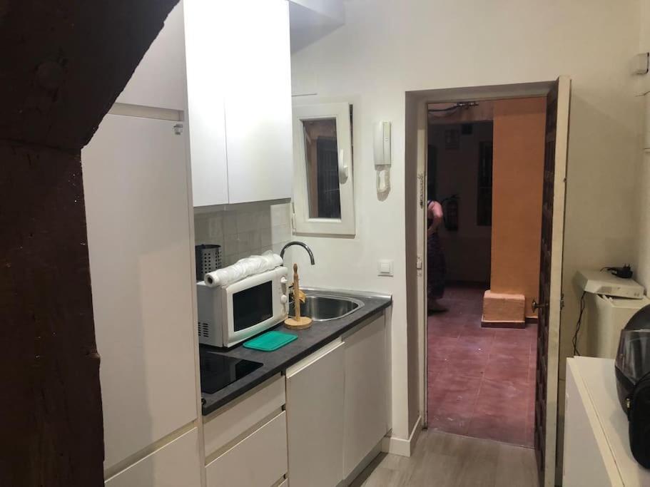 Tesorito, Estudio Individual En Malasana, Bajo Pequeno En Calle Del Tesoro Apartment Мадрид Екстериор снимка