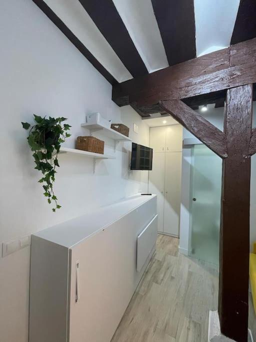 Tesorito, Estudio Individual En Malasana, Bajo Pequeno En Calle Del Tesoro Apartment Мадрид Екстериор снимка