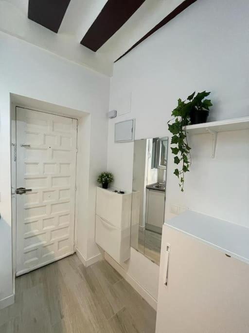 Tesorito, Estudio Individual En Malasana, Bajo Pequeno En Calle Del Tesoro Apartment Мадрид Екстериор снимка